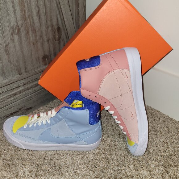 Nike Shoes - Multicolored Nike Sneaker